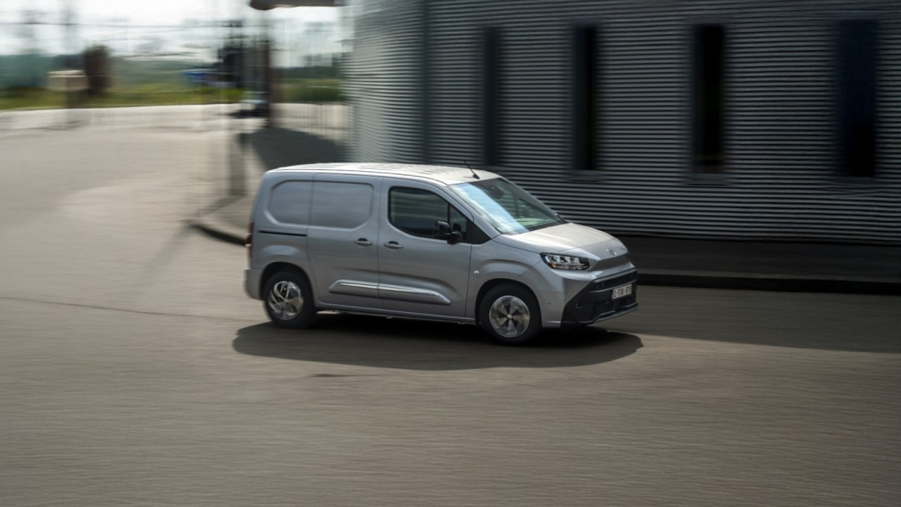 Toyota Professional umacnia się na pozycji lidera rynku LCV